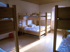 Mehrbettzimmer mit Stockbetten - 20 Betten stehen zur Verfügung